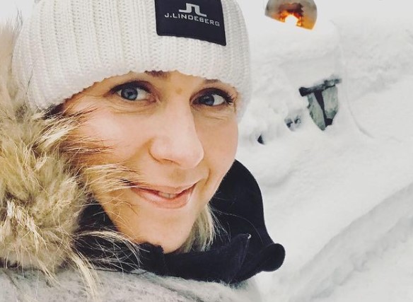 Urheilutoimittaja Mervi Kallion talvinen selfie